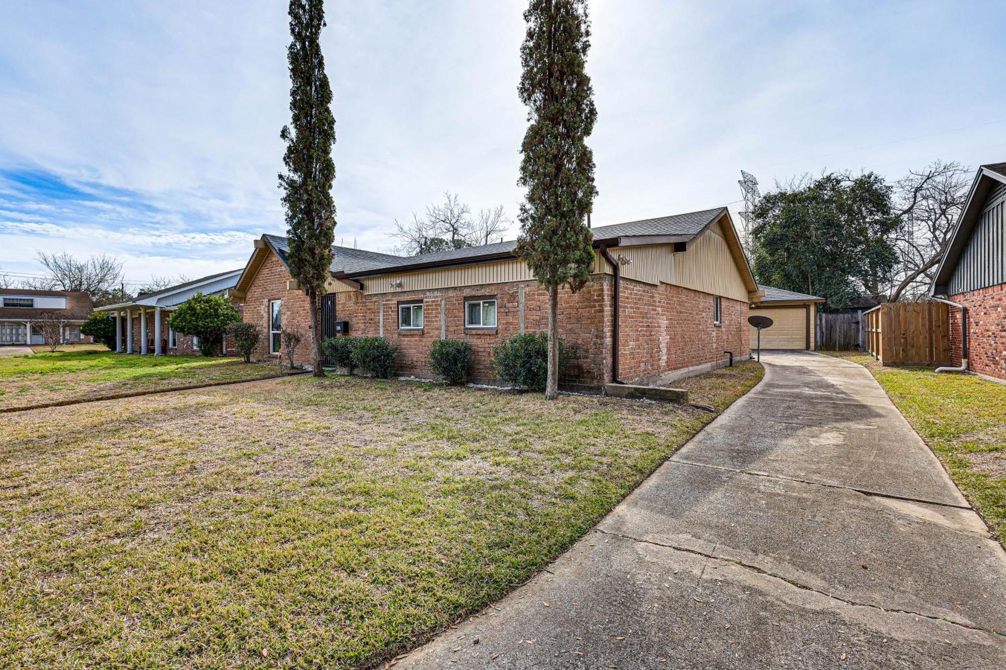 Quiet Houston Home With Porch - Near Park And Trails! Exterior photo